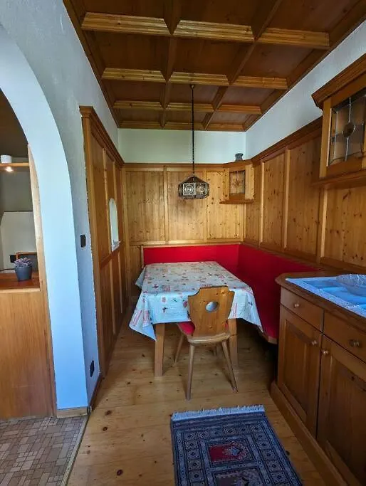 Spacious Room In Tyrolean Flat インスブルック アパート