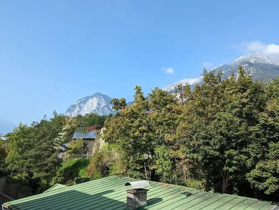 Spacious Room In Tyrolean Flat インスブルック 0*,  オーストリア